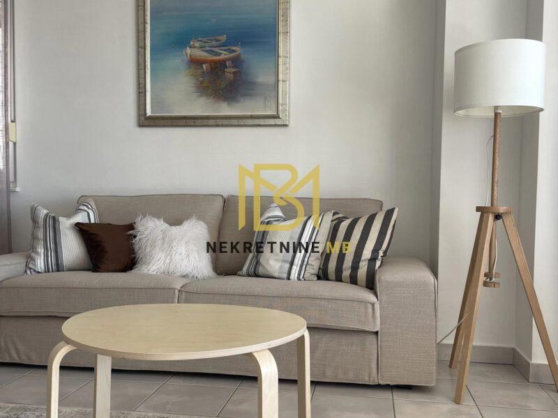 Iznajmljujemo dvosoban stan s pogledom na more, površine 100m2