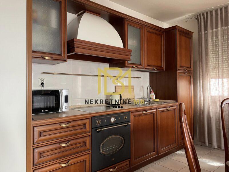 Iznajmljujemo dvosoban stan s pogledom na more, površine 100m2