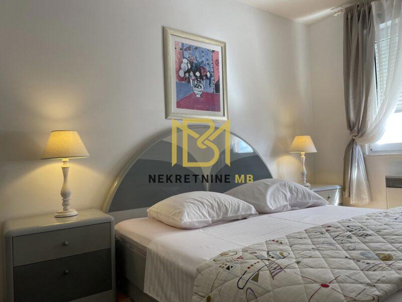 Iznajmljujemo dvosoban stan s pogledom na more, površine 100m2