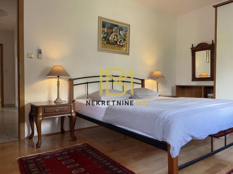 Iznajmljujemo dvosoban stan s pogledom na more, površine 100m2