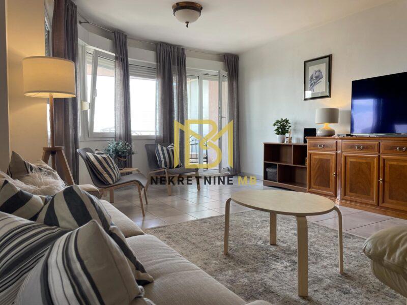 Iznajmljujemo dvosoban stan s pogledom na more, površine 100m2