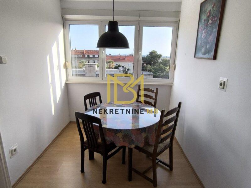 Iznajmljujemo potpuno namješten stan u Splitu, predio Dobri, 60m2