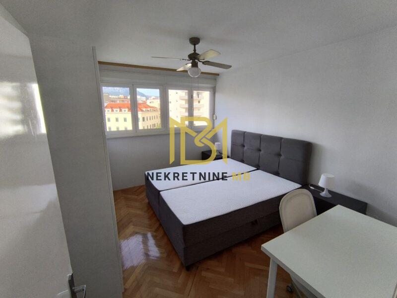 Iznajmljujemo potpuno namješten stan u Splitu, predio Dobri, 60m2