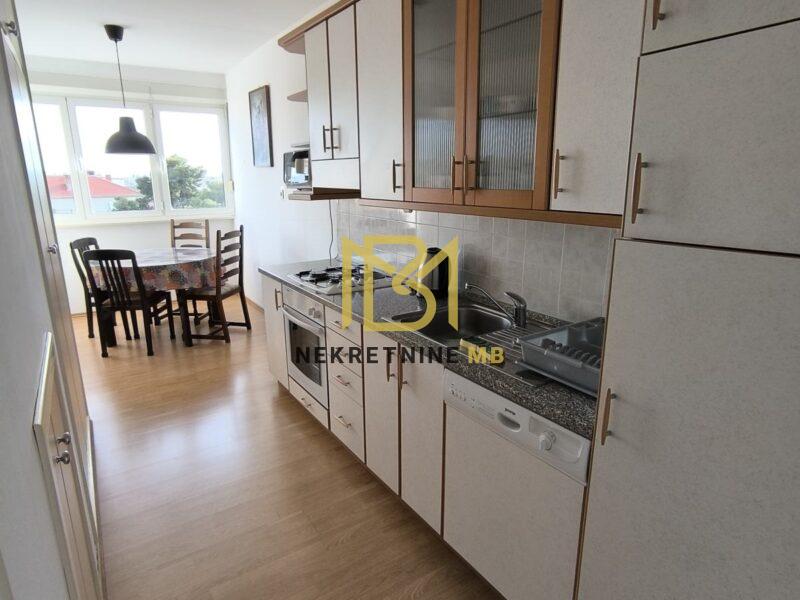 Iznajmljujemo potpuno namješten stan u Splitu, predio Dobri, 60m2