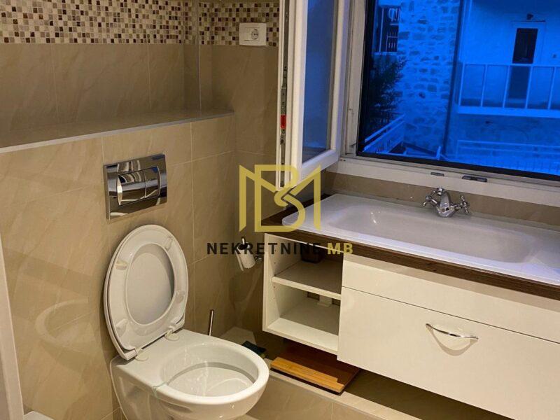 Iznajmljujemo garsonijeru sa terasom u Varošu, površina 32m2