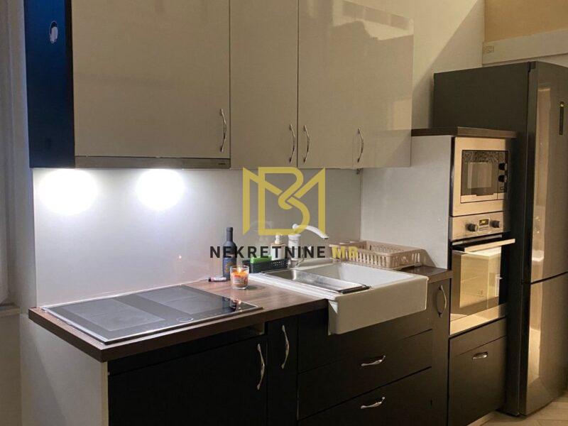 Iznajmljujemo garsonijeru sa terasom u Varošu, površina 32m2