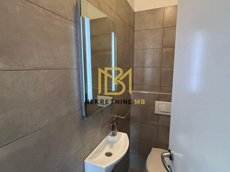 Iznajmljujemo novouređeni trosoban stan s 2 parking mjesta u blizini Mall of Split