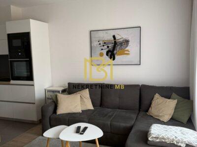 Iznajmljujemo novouređeni trosoban stan s 2 parking mjesta u blizini Mall of Split