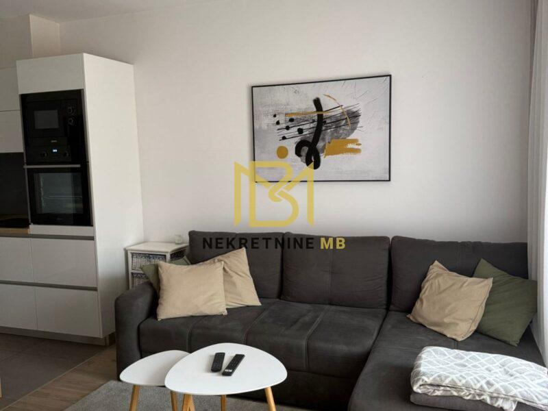 Iznajmljujemo novouređeni trosoban stan s 2 parking mjesta u blizini Mall of Split