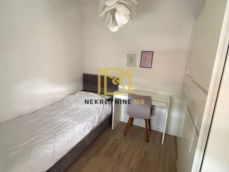 Iznajmljujemo novouređeni trosoban stan s 2 parking mjesta u blizini Mall of Split