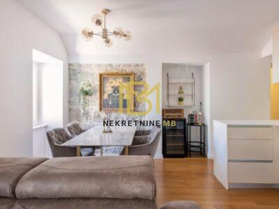 Prodajemo dvosobni stan + studio apartman u centru grada, površine 78m2