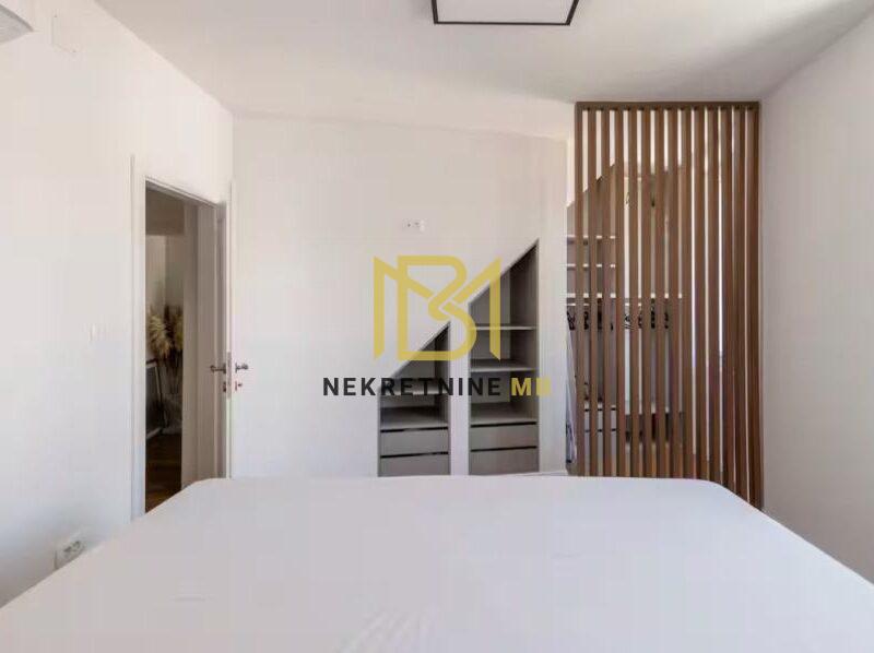 Prodajemo dvosobni stan + studio apartman u centru grada, površine 78m2