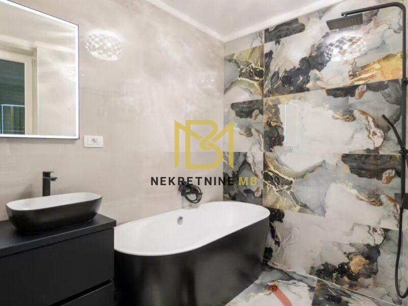 Prodajemo dvosobni stan + studio apartman u centru grada, površine 78m2