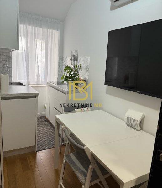 Prodajemo dvosobni stan + studio apartman u centru grada, površine 78m2