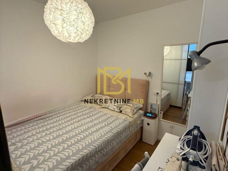 Prodajemo dvosobni stan + studio apartman u centru grada, površine 78m2