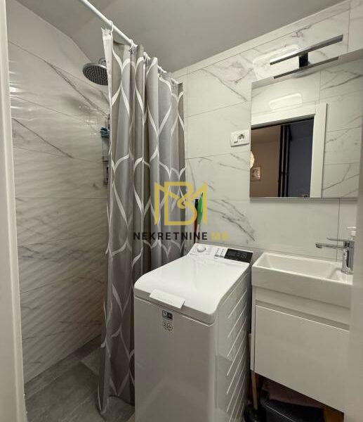 Prodajemo dvosobni stan + studio apartman u centru grada, površine 78m2