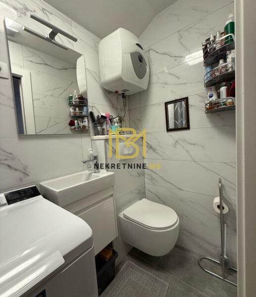 Prodajemo dvosobni stan + studio apartman u centru grada, površine 78m2