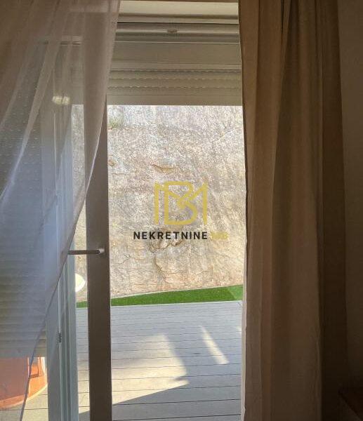 Iznajmljujemo potpuno namješten stan u Splitu, predio Pujanke, površine 60m2