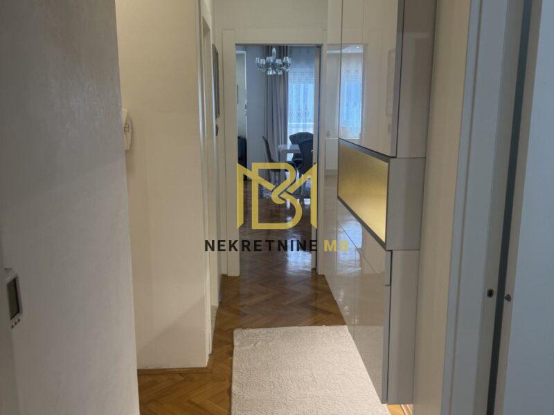 Iznajmljujemo potpuno namješten stan na Žnjanu, površine 68m2