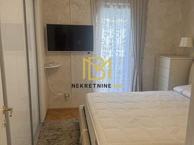 Iznajmljujemo potpuno namješten stan na Žnjanu, površine 68m2