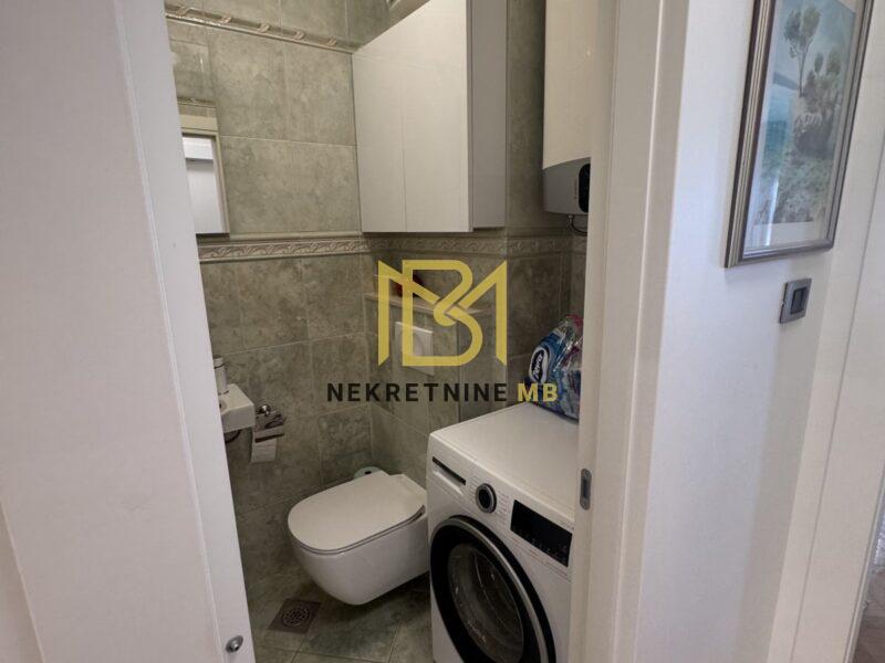 Iznajmljujemo potpuno namješten stan na Žnjanu, površine 68m2