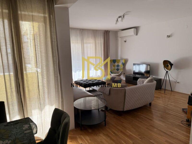 Iznajmljujemo potpuno namješten stan u Splitu, predio Neslanovac, površine 110m2