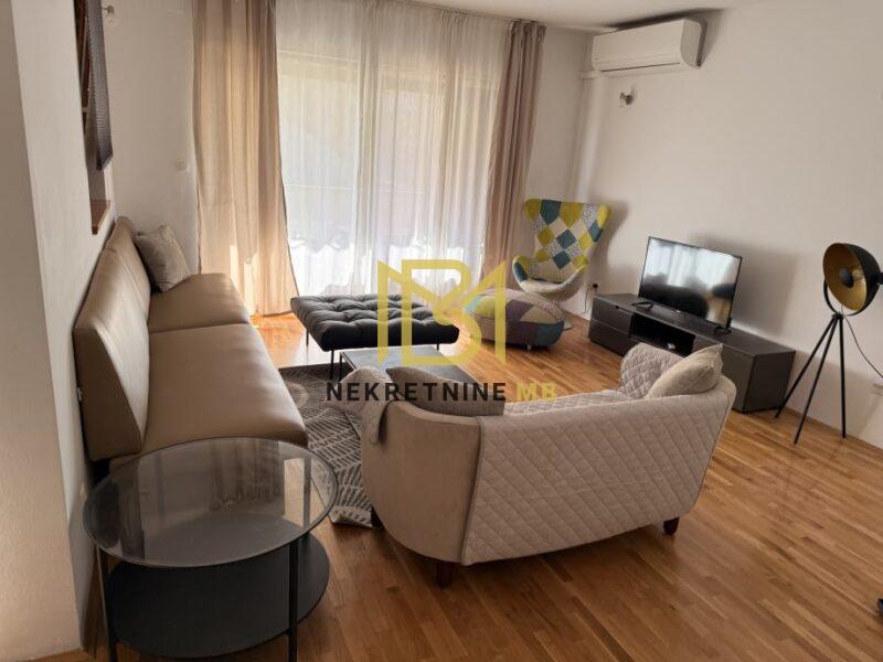 Iznajmljujemo potpuno namješten stan u Splitu, predio Neslanovac, površine 110m2