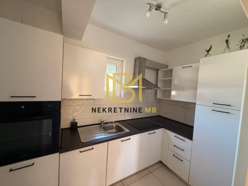 Iznajmljujemo potpuno namješten stan u Splitu, predio Neslanovac, površine 110m2