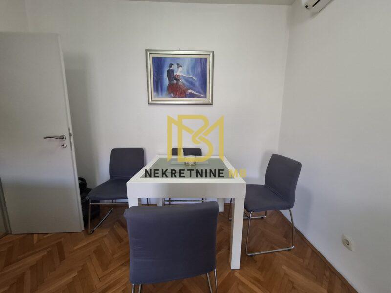 Ekskluzivno prodajemo jednosoban namješten i useljiv stan u Splitu, predio Kman