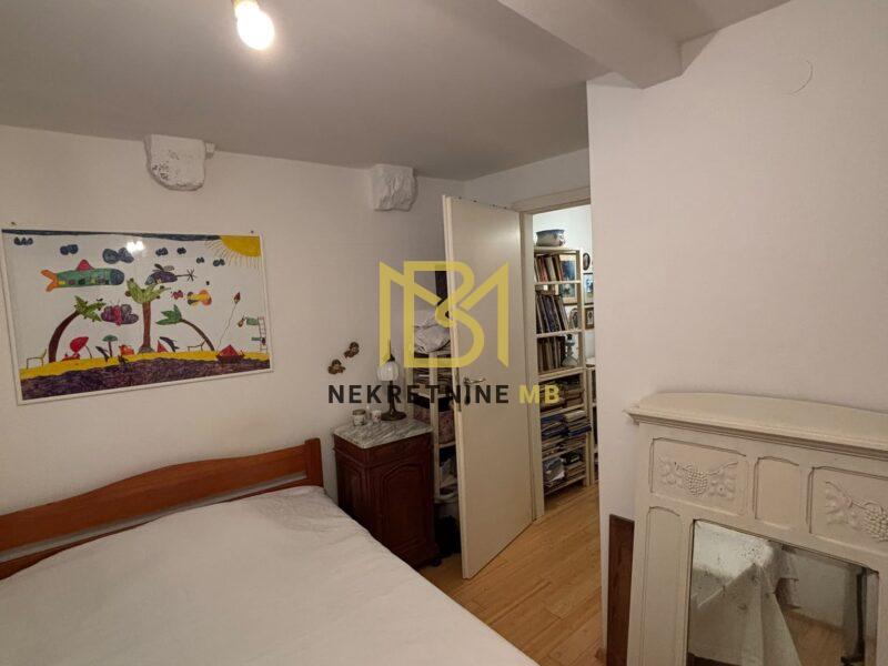 Prodajemo jednosoban stan u blizini centra, površine 42m2