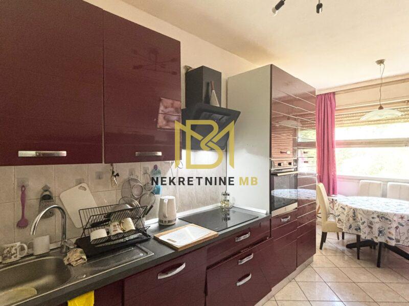 Prodajemo potpuno namješten stan u Splitu, površine 69m2, predio Bol