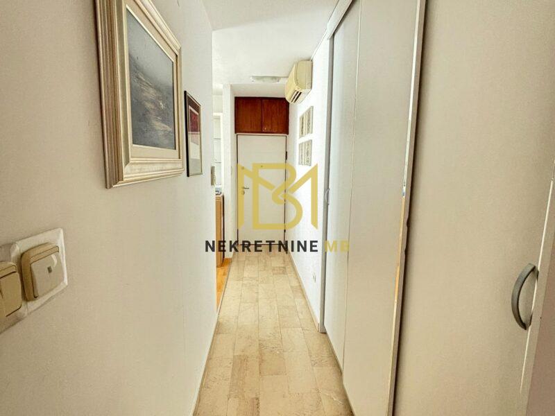 Prodajemo trosobni namješten stan u Splitu, predio Trstenik, površine 76m2
