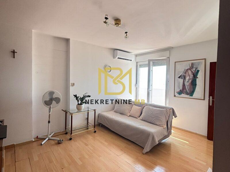 Prodajemo trosobni namješten stan u Splitu, predio Trstenik, površine 76m2