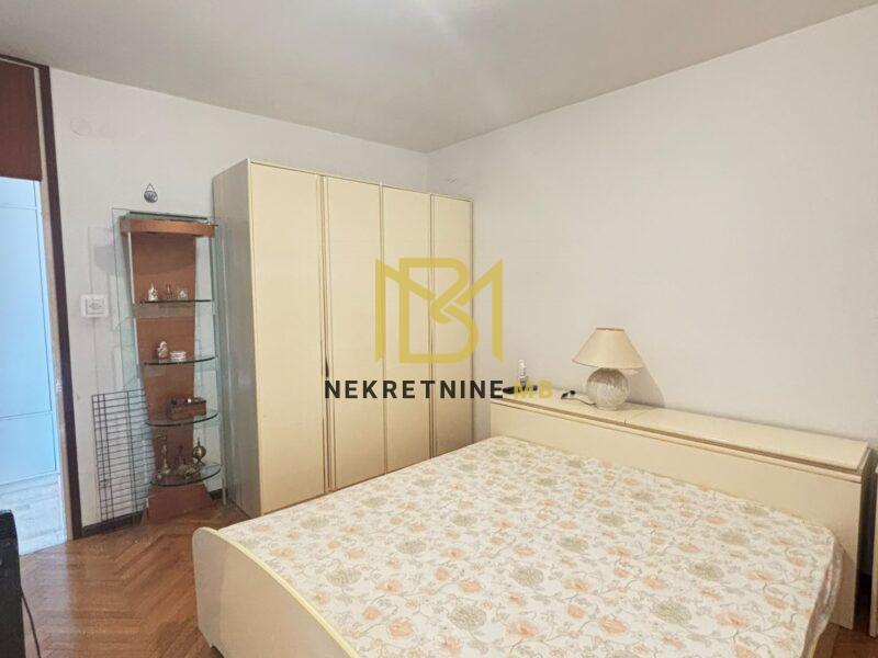 Prodajemo trosobni namješten stan u Splitu, predio Trstenik, površine 76m2