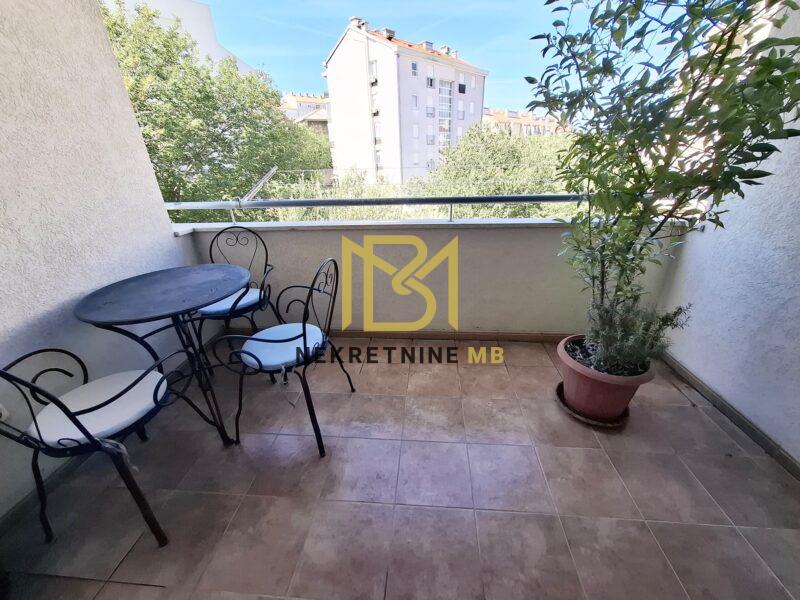 Prodajemo namješten dvosoban stan u Solinu, u blizini centra, površine 53m2