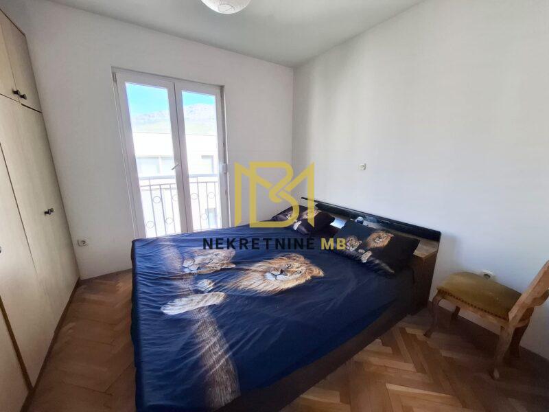 Prodajemo namješten dvosoban stan u Solinu, u blizini centra, površine 53m2