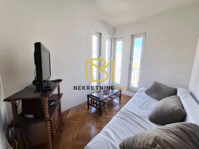 Prodajemo namješten dvosoban stan u Solinu, u blizini centra, površine 53m2