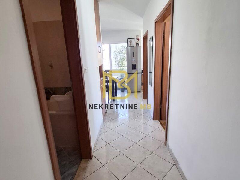 Prodajemo namješten dvosoban stan u Solinu, u blizini centra, površine 53m2