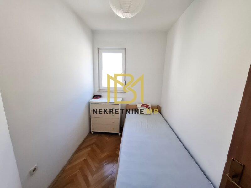 Prodajemo namješten dvosoban stan u Solinu, u blizini centra, površine 53m2