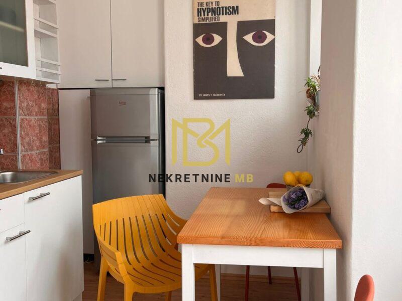 Iznajmljujemo potpuno namješten stan u Splitu, predio Varoš, površine 43m2