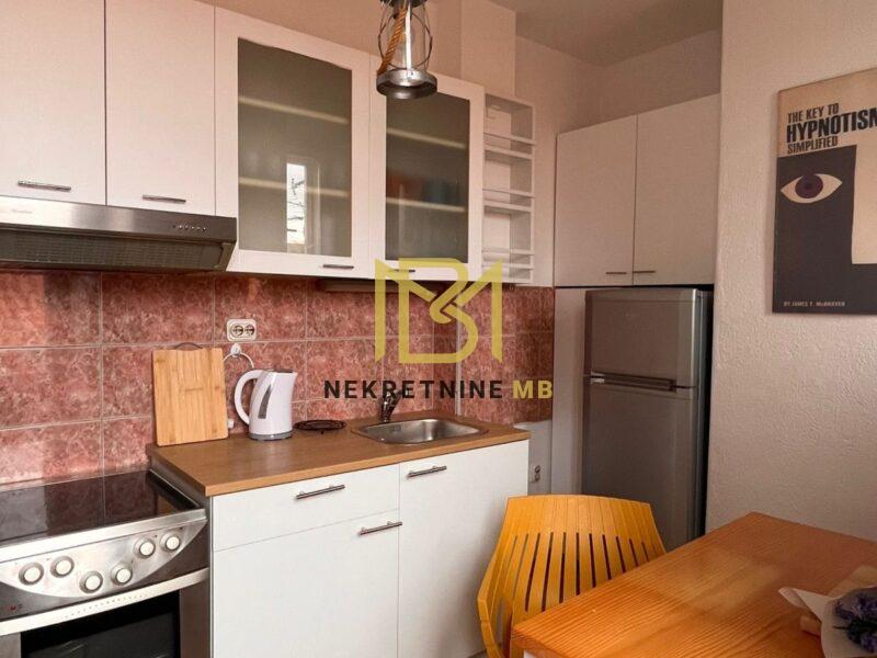 Iznajmljujemo potpuno namješten stan u Splitu, predio Varoš, površine 43m2