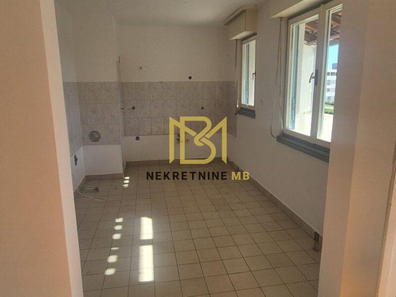 Prodajemo prazan i odmah useljiv stan na Žnjanu, površine 64m2