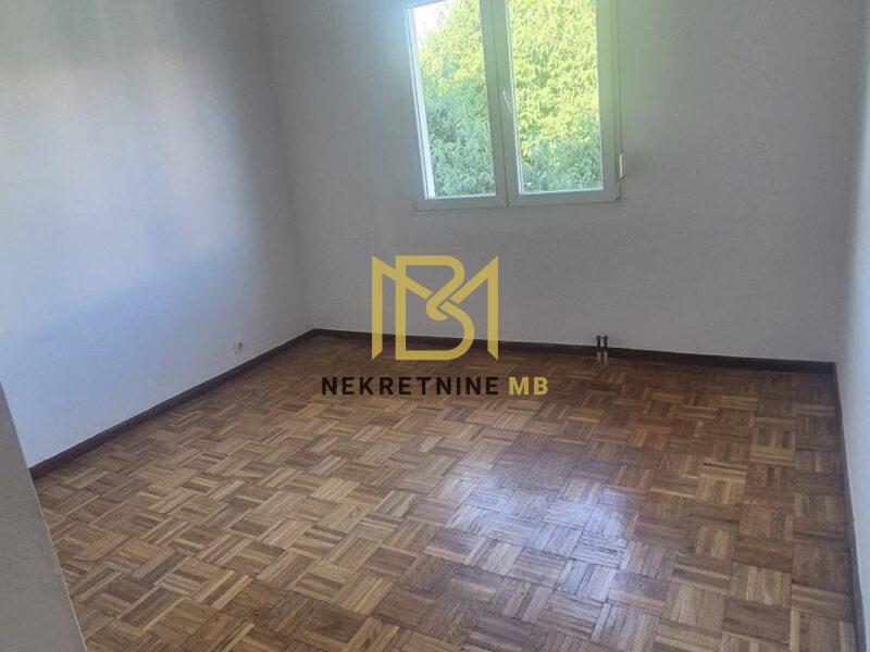 Prodajemo prazan i odmah useljiv stan na Žnjanu, površine 64m2