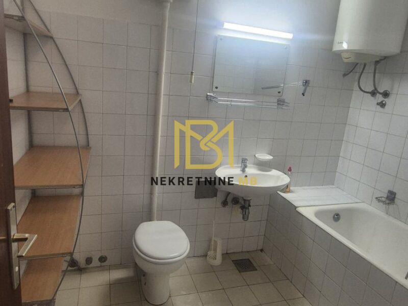 Prodajemo prazan i odmah useljiv stan na Žnjanu, površine 64m2