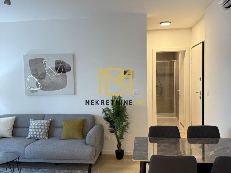 Iznajmljujemo namješten stan s garažnim mjestom na Žnjanu, površine 38m2