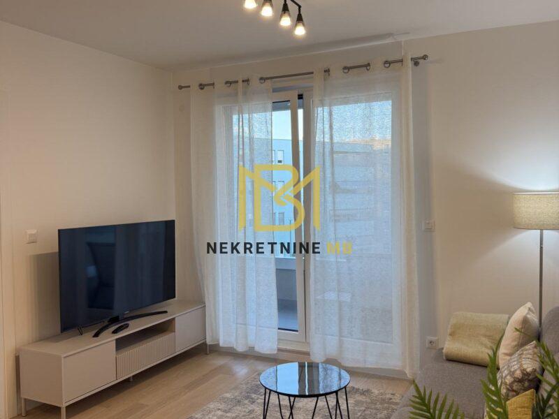 Iznajmljujemo namješten stan s garažnim mjestom na Žnjanu, površine 38m2