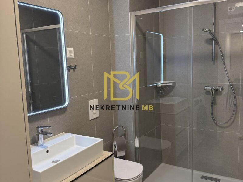 Iznajmljujemo namješten stan s garažnim mjestom na Žnjanu, površine 38m2