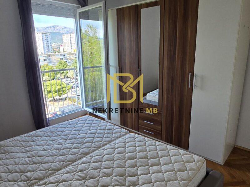 Iznajmljujemo jednosobni stan u Splitu, predio Bol, površine 65m2