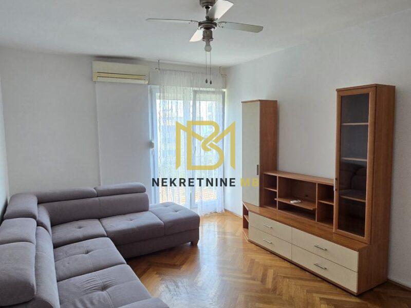 Iznajmljujemo jednosobni stan u Splitu, predio Bol, površine 65m2