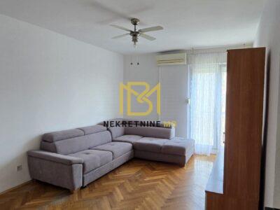 Iznajmljujemo jednosobni stan u Splitu, predio Bol, površine 65m2